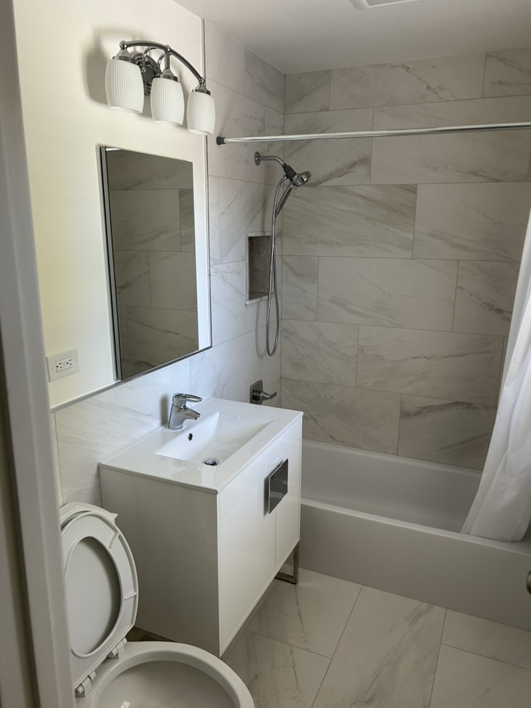 Custom marble tile bathroom by Artisan Tile Co.