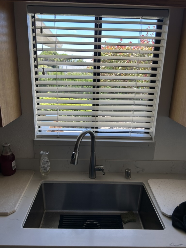 Undermount sink